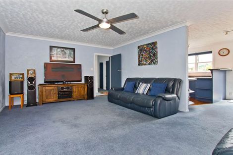 Photo of property in 6 Tamariki Avenue, Kelston, Auckland, 0602