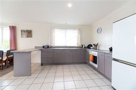 Photo of property in 17 Lasque Place, Glen Eden, Auckland, 0602