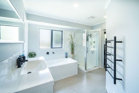 Photo of property in 19 Simpson Road, Papamoa Beach, Papamoa, 3118