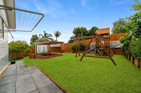 Photo of property in 15 Rosario Crescent, Red Beach, 0932