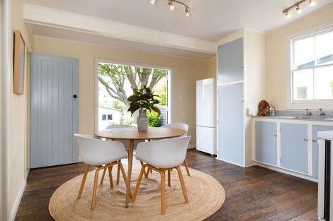 Photo of property in 37 Napier Terrace, Hospital Hill, Napier, 4110