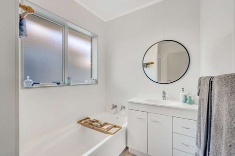 Photo of property in 2/23 Waitoa Street, Waiuku, 2123