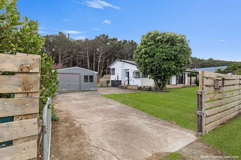 Photo of property in 9 Cousins Avenue East, Foxton Beach, Foxton, 4815