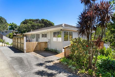 Photo of property in 1/12 Wanita Place, Totara Vale, Auckland, 0629