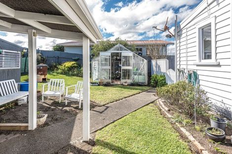 Photo of property in 26 Egmont Street, Castlecliff, Whanganui, 4501