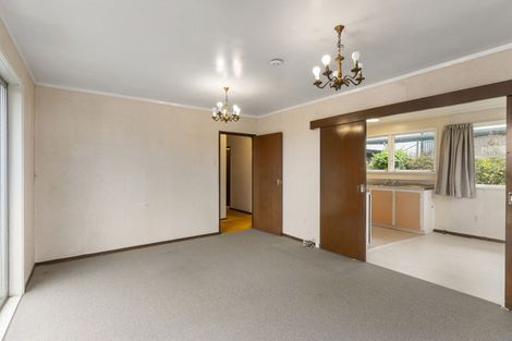 Photo of property in 51 Easton Park Parade, Glenfield, Auckland, 0629