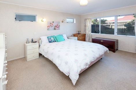 Photo of property in 1/75 Aviemore Drive, Highland Park, Auckland, 2010