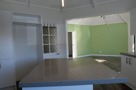 Photo of property in 3 Nugget Grove, Raumati Beach, Paraparaumu, 5032