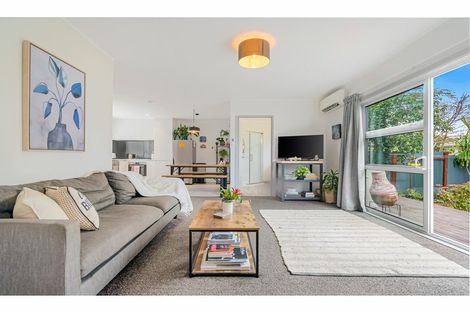 Photo of property in 1/1 Golf Road, New Lynn, Auckland, 0600