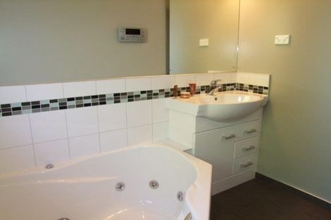 Photo of property in 21 Burns Street, Milton, 9220