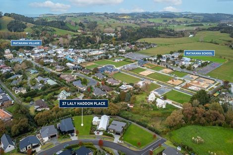 Photo of property in 37 Laly Haddon Place, Matakana, 0985