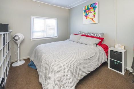 Photo of property in 1 Kamahi Street, Castlecliff, Whanganui, 4501