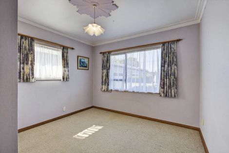 Photo of property in 5 Seddon Street, Westown, New Plymouth, 4310