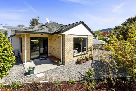 Photo of property in 5 Ranui Terrace, Tawa, Wellington, 5028