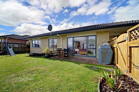 Photo of property in 16 Carisbrook Crescent, Papakura, 2110