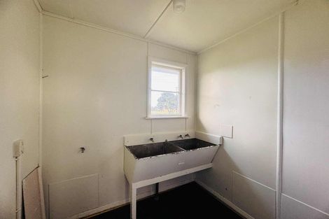 Photo of property in 19 Carson Street, Castlecliff, Whanganui, 4501