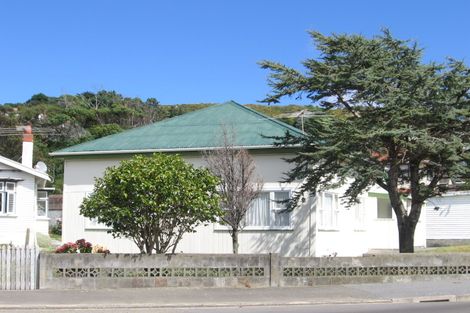 Photo of property in 15 Moselle Street, Island Bay, Wellington, 6023