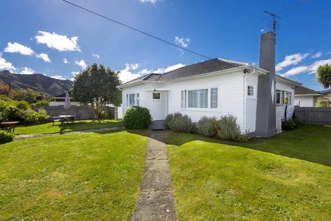 Photo of property in 2 Oxford Crescent, Ebdentown, Upper Hutt, 5018