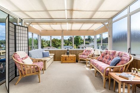 Photo of property in 6 September Place, Forrest Hill, Auckland, 0620