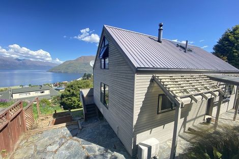 Photo of property in 8 Caples Place, Fernhill, Queenstown, 9300