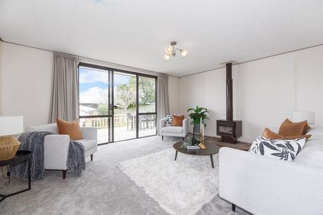 Photo of property in 72 Totaravale Drive, Totara Vale, Auckland, 0629