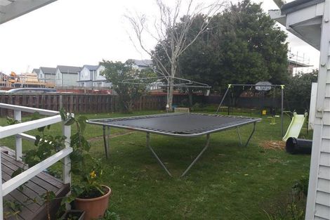 Photo of property in 16 Fernaig Street, Papakura, 2110