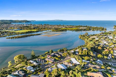 Photo of property in 28 Maori Hut Road, Red Beach, 0932