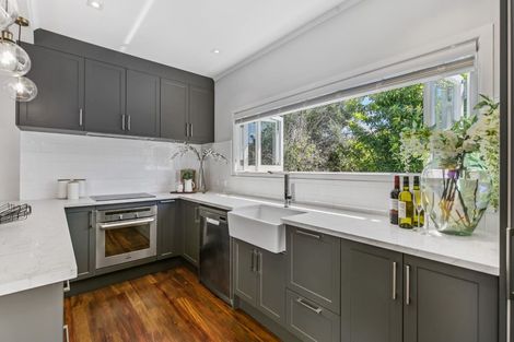 Photo of property in 1/13 Eversleigh Road, Belmont, Auckland, 0622