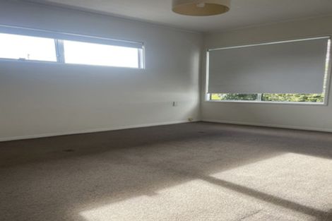 Photo of property in 2/33 Halberg Street, Glenfield, Auckland, 0629