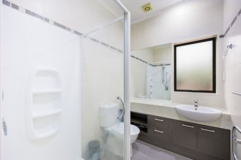 Photo of property in 1 Seresin Crescent, Flat Bush, Auckland, 2016