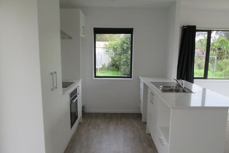 Photo of property in 37 Nile Road, Kelston, Auckland, 0602