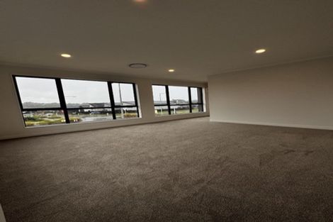 Photo of property in 17 Makenu Crescent, Wainui, 0992