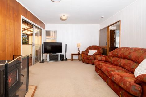 Photo of property in 6 Pankhurst Place, Sunnyvale, Auckland, 0612