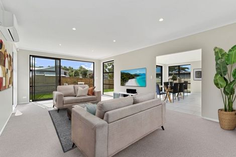 Photo of property in 22 Kukuwai Avenue, Red Beach, 0932