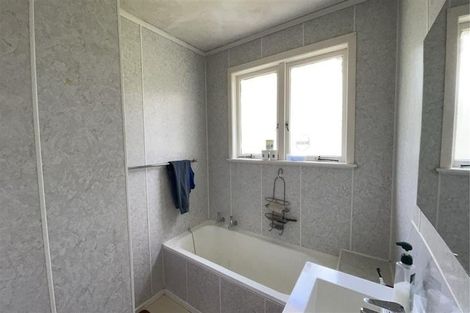 Photo of property in 26 Tiroroa Avenue, Te Atatu South, Auckland, 0610