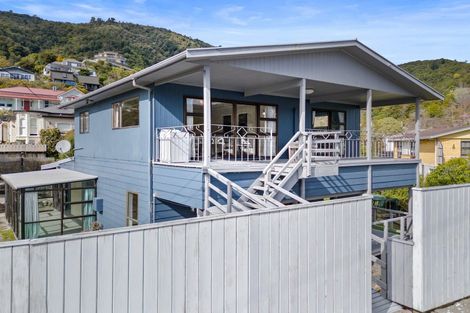 Photo of property in 62 Waikawa Road, Picton, 7220