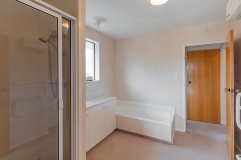 Photo of property in 4 Ohau Drive, Islington, Christchurch, 8042