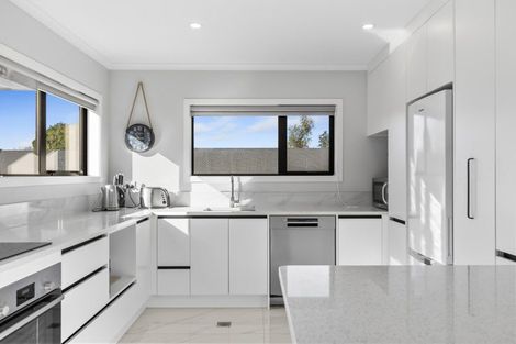 Photo of property in 11 Winnie Close, Acacia Bay, Taupo, 3330