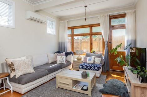 Photo of property in 18 Chaucer Road, Hospital Hill, Napier, 4110