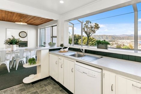 Photo of property in 30 Singers Road, Korokoro, Lower Hutt, 5012