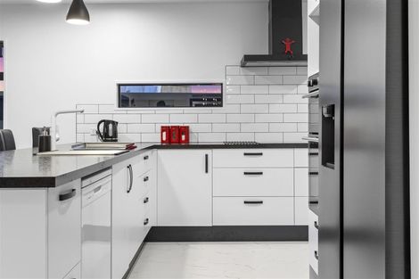 Photo of property in 3 Freeville Place, New Brighton, Christchurch, 8083