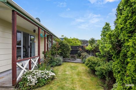 Photo of property in 38b Palmer Crescent, Silverstream, Upper Hutt, 5019