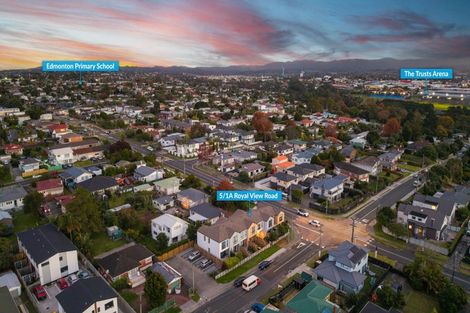 Photo of property in 5/1a Royal View Road, Te Atatu South, Auckland, 0610