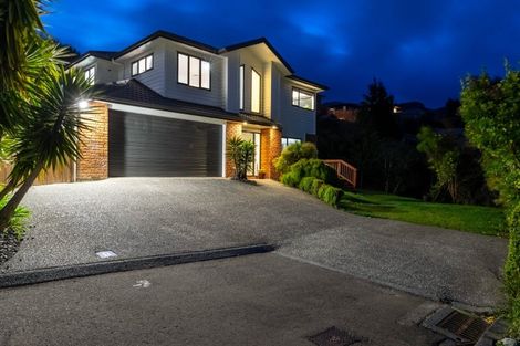 Photo of property in 5 Mcewen Crescent, Riverstone Terraces, Upper Hutt, 5018