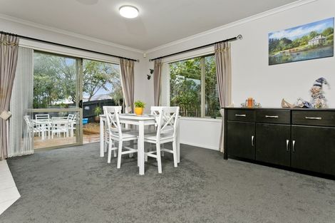 Photo of property in 37 Condor Place, Unsworth Heights, Auckland, 0632