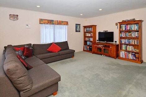 Photo of property in 51 Carisbrook Crescent, Papakura, 2110