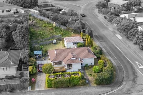 Photo of property in 28 Weggery Drive, Waikanae Beach, Waikanae, 5036