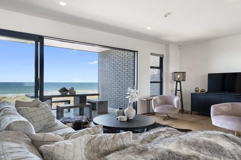 Photo of property in 211 Marine Parade, Mount Maunganui, 3116