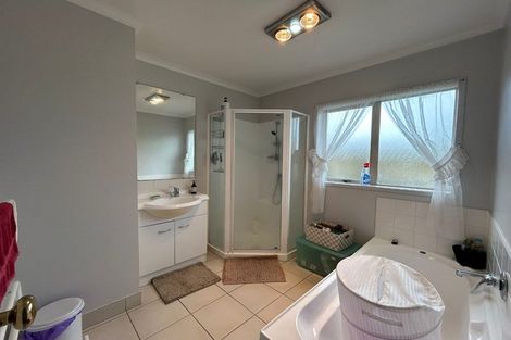 Photo of property in 5 Fitchburg Place, Mangere, Auckland, 2022