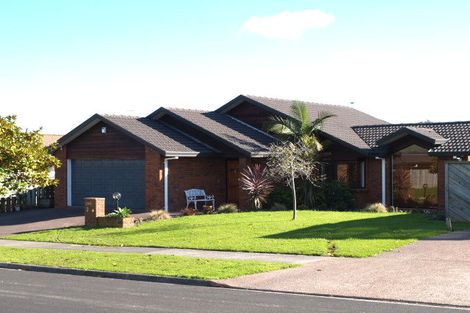 Photo of property in 3 Jan Higgins Place, Golflands, Auckland, 2013